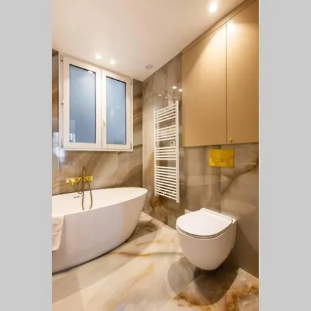Amazing Renovated 8beds Heart Of With A/r! * Parigi