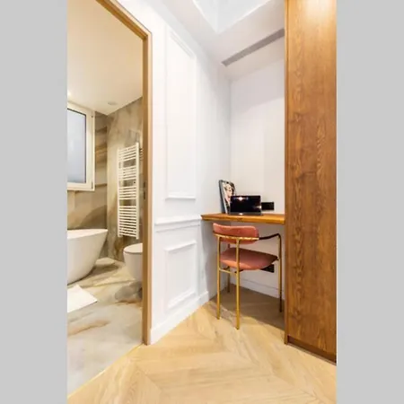 Amazing Renovated 8beds Heart Of With A/r! Apartment *
